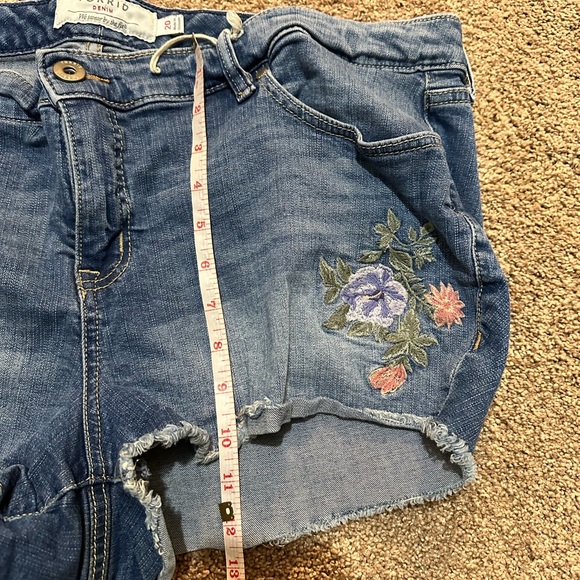 Torrid high rise Aline shortie denim shorts embroidered size 20 - Picture 9 of 11